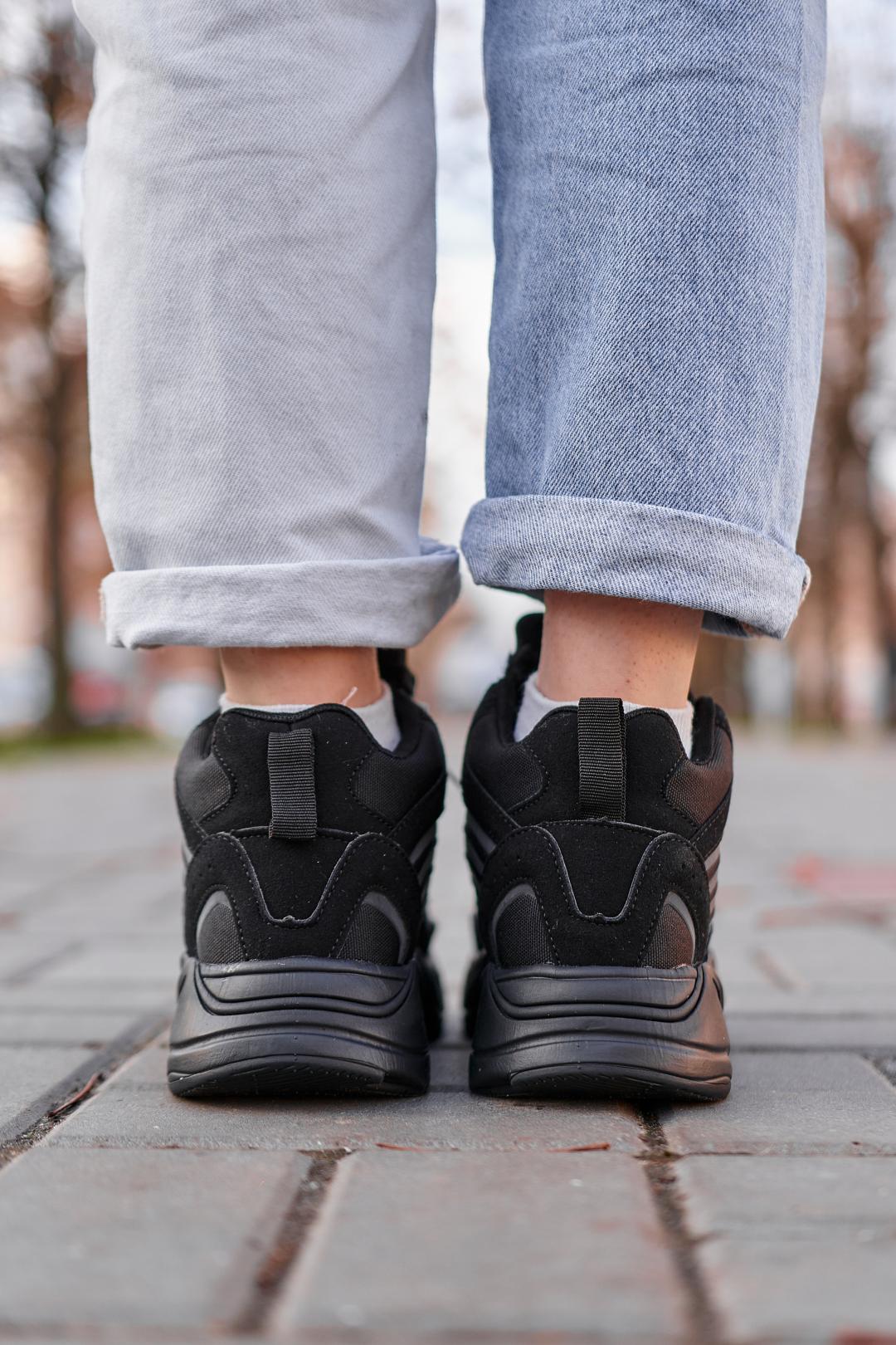 Adidas Yeezy Boost 700 V2 Winter Black