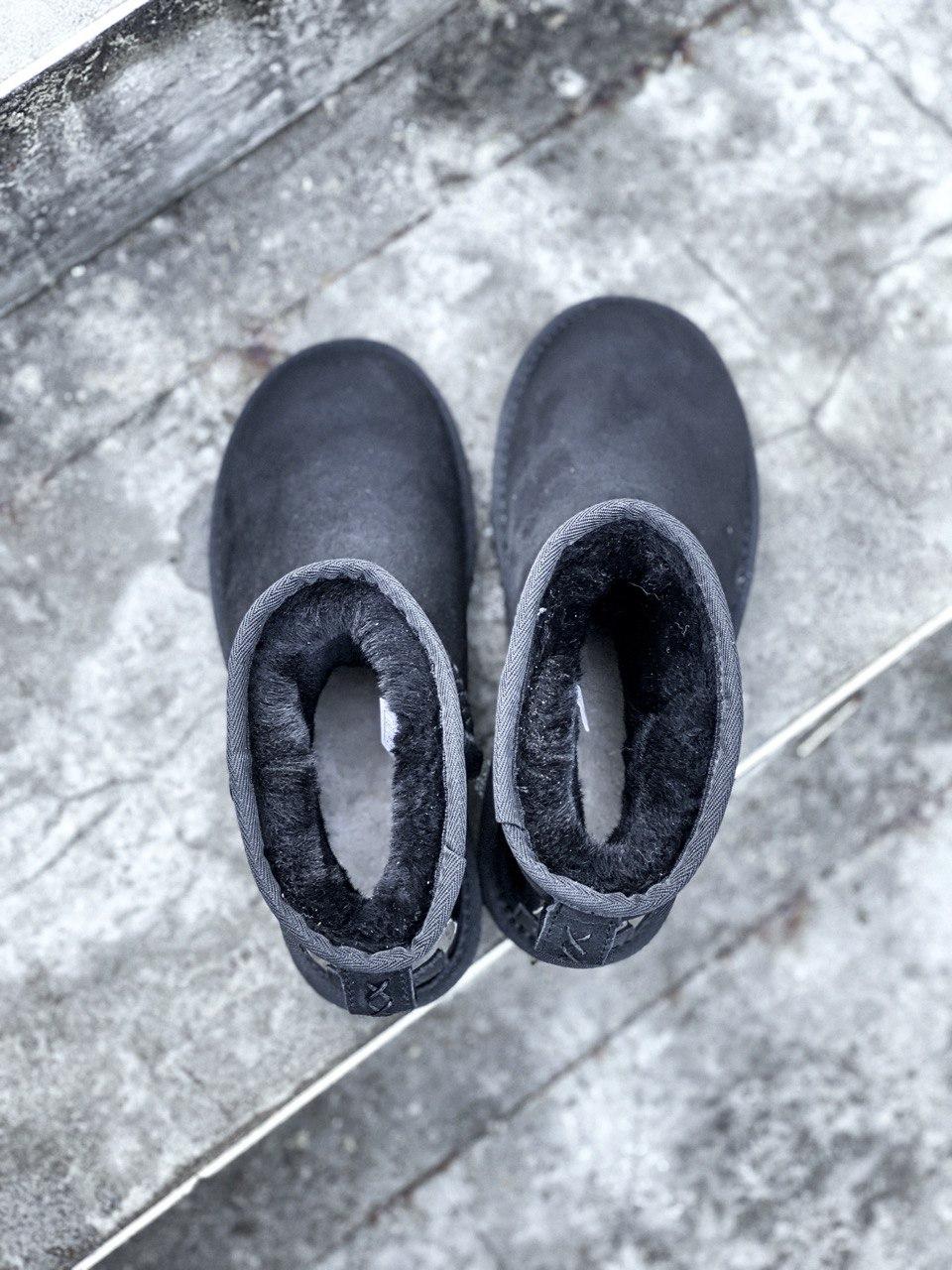 UGG Classic Mini Black v4