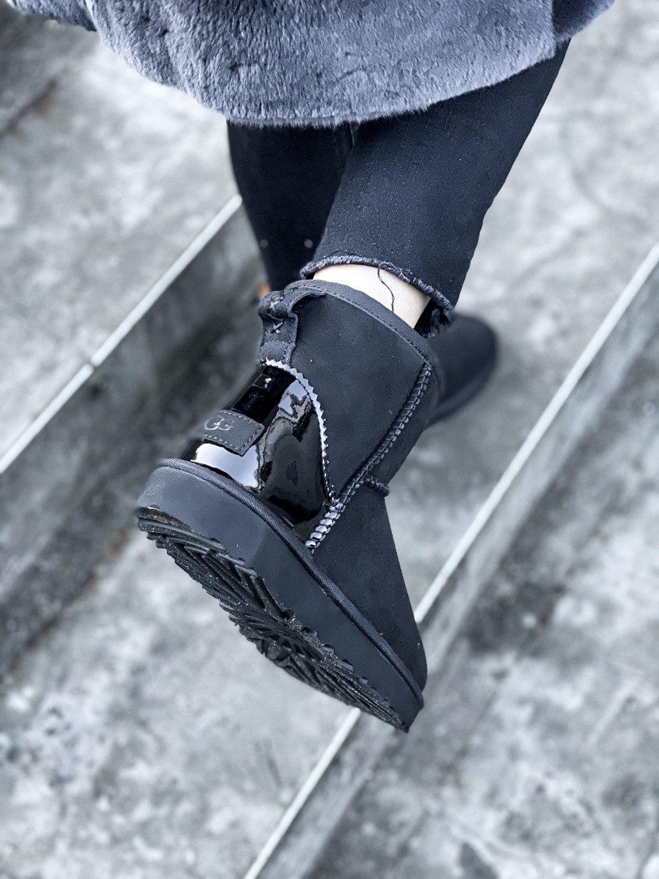 UGG Classic Mini Black v4
