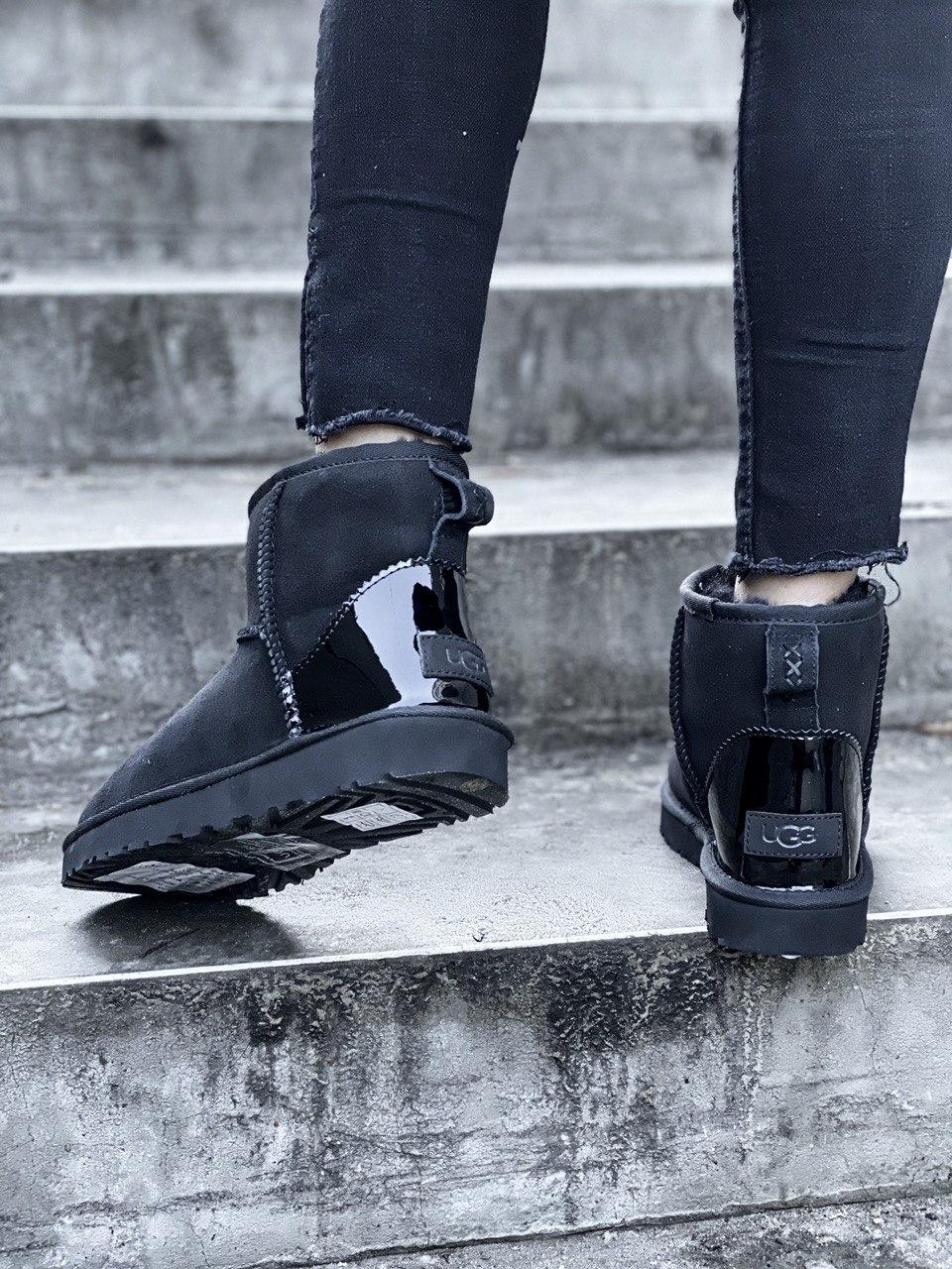 UGG Classic Mini Black v4