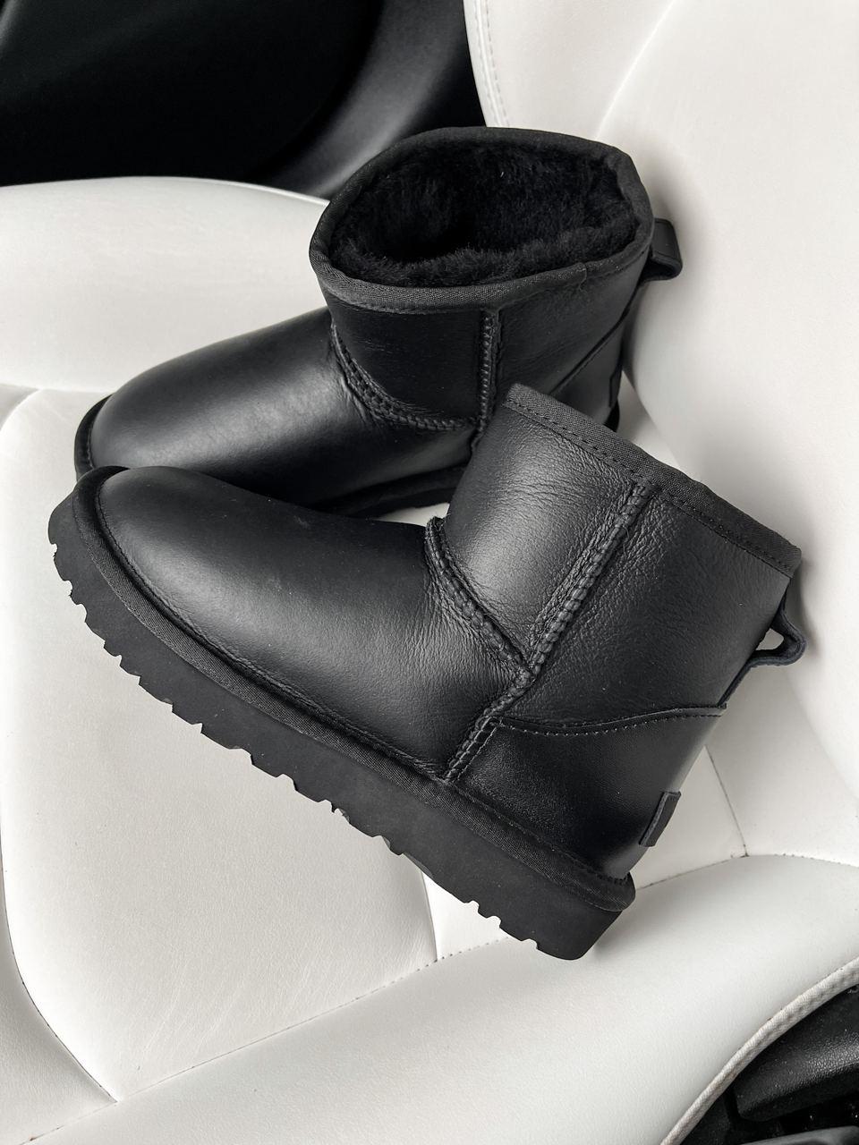 UGG Classic Mini leather Black v3