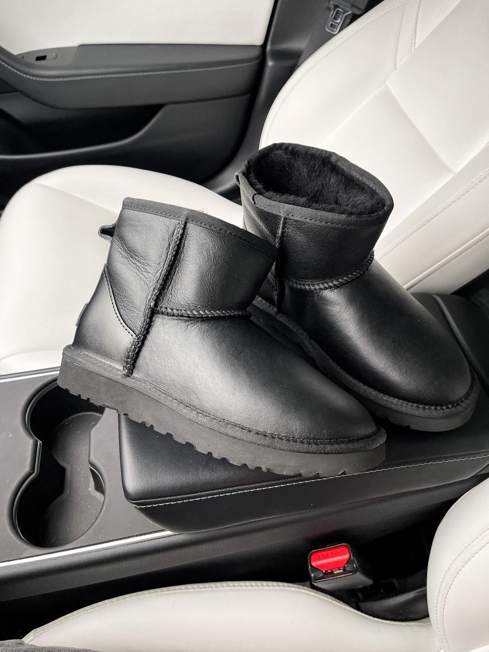UGG Classic Mini leather Black v3