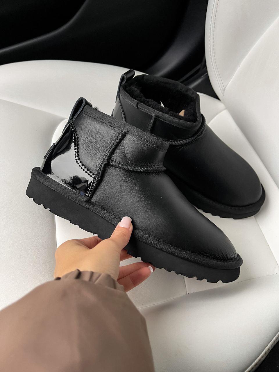 Ugg Ultra Mini leather Black