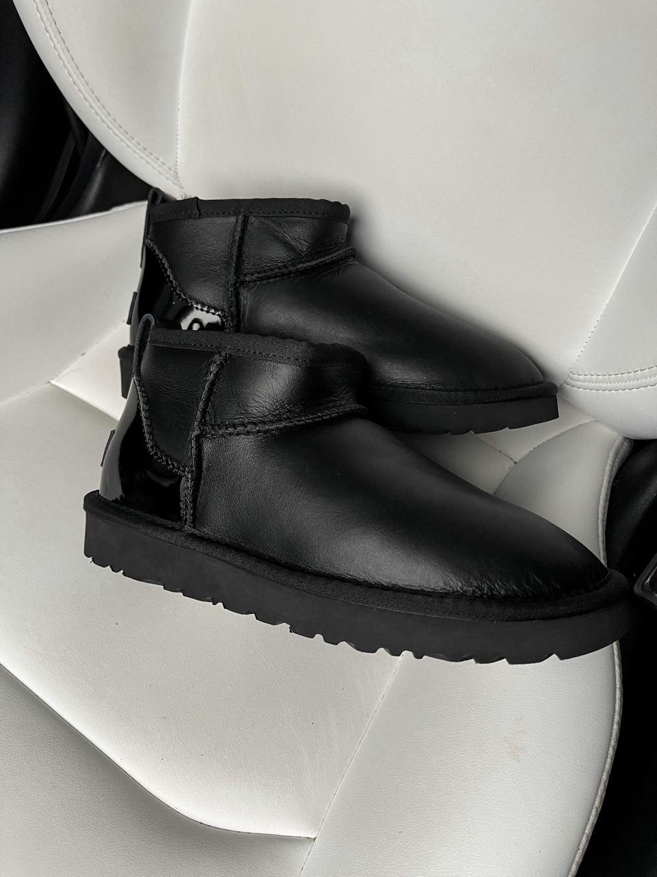 Ugg Ultra Mini leather Black