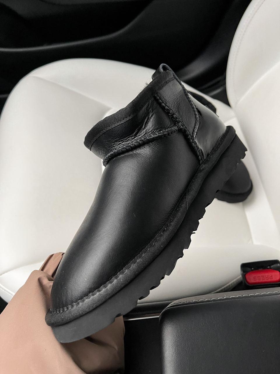 Ugg Ultra Mini leather Black