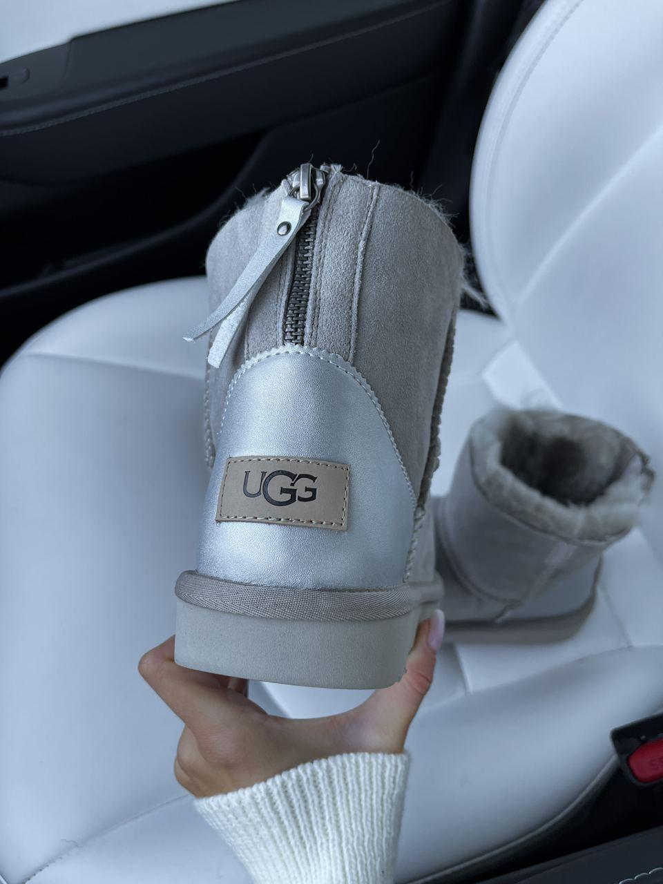UGG Short ZIP Light Grey