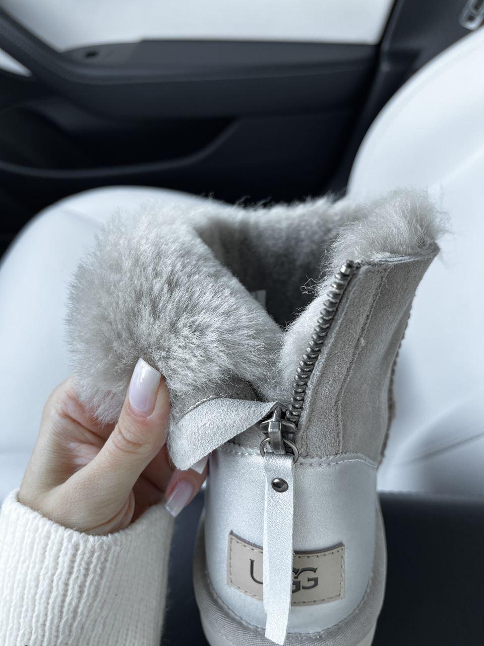 UGG Short ZIP Light Grey