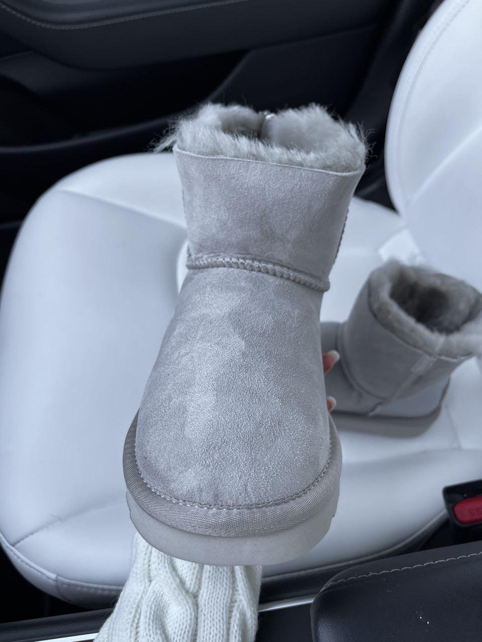 UGG Short ZIP Light Grey