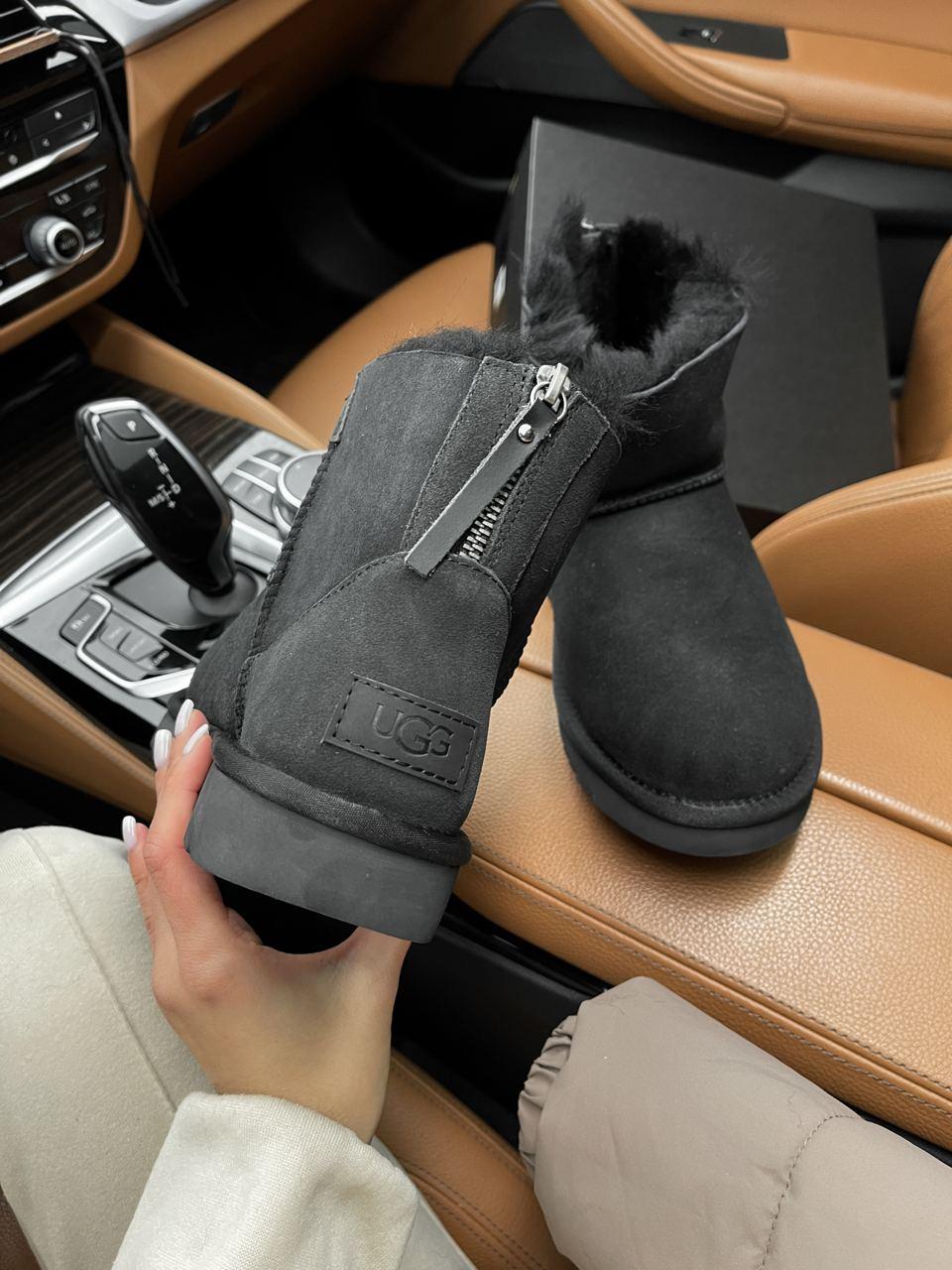 UGG Short ZIP Black v4
