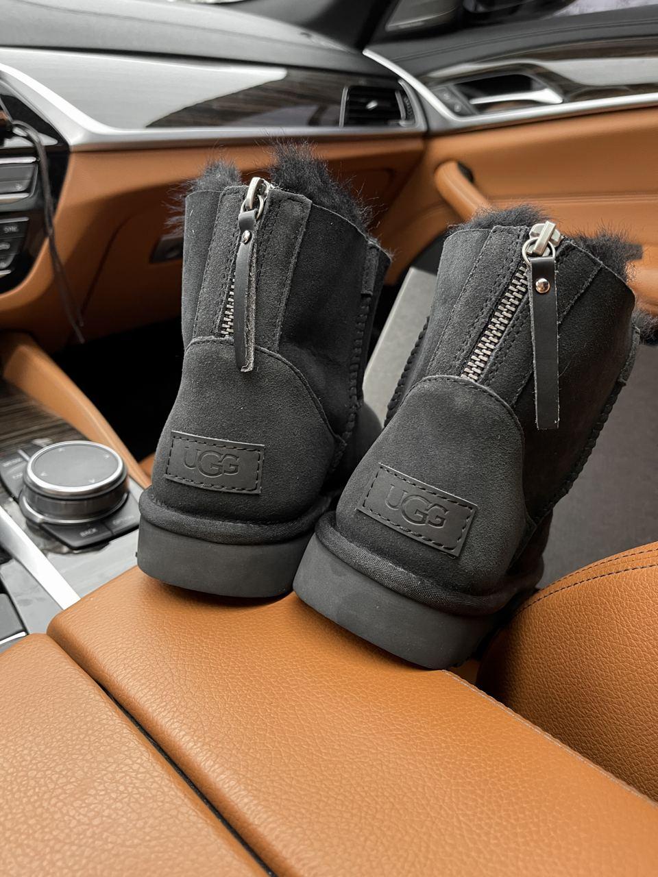 UGG Short ZIP Black v4