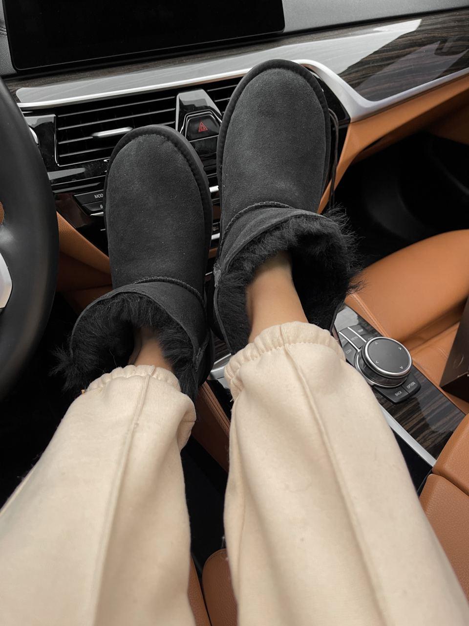 UGG Short ZIP Black v4