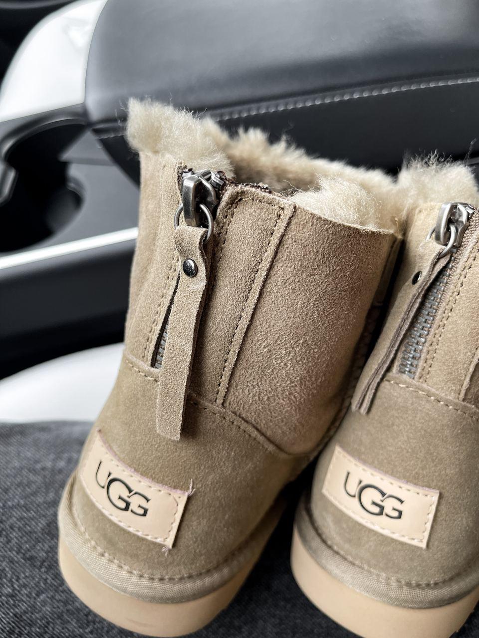 UGG Short ZIP Khaki