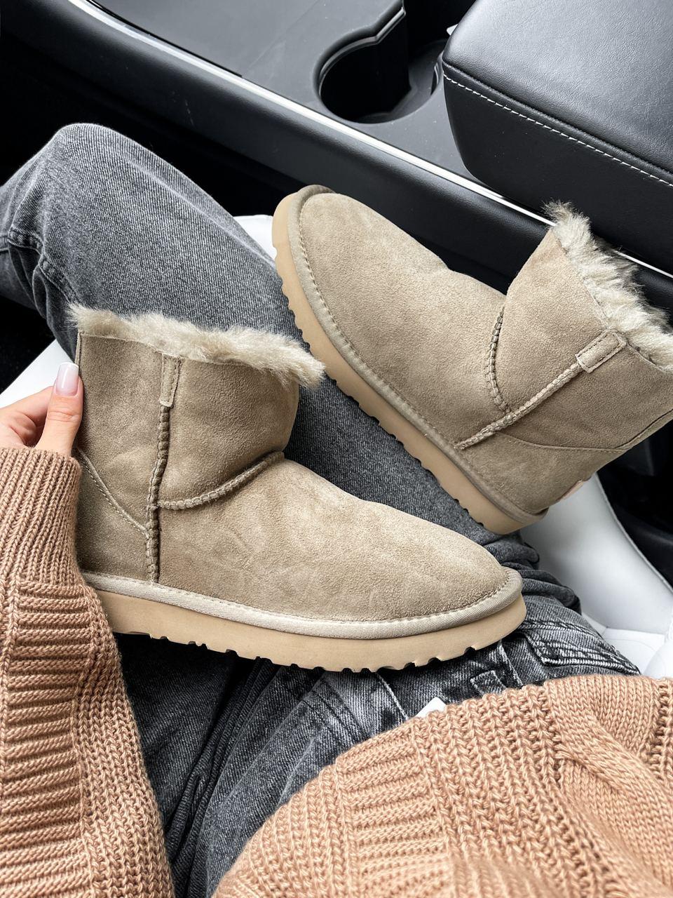 UGG Short ZIP Khaki