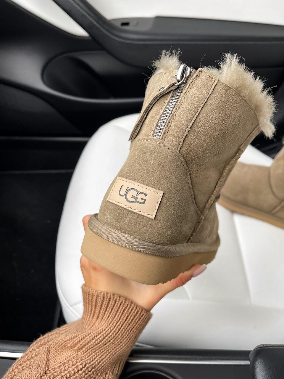UGG Short ZIP Khaki