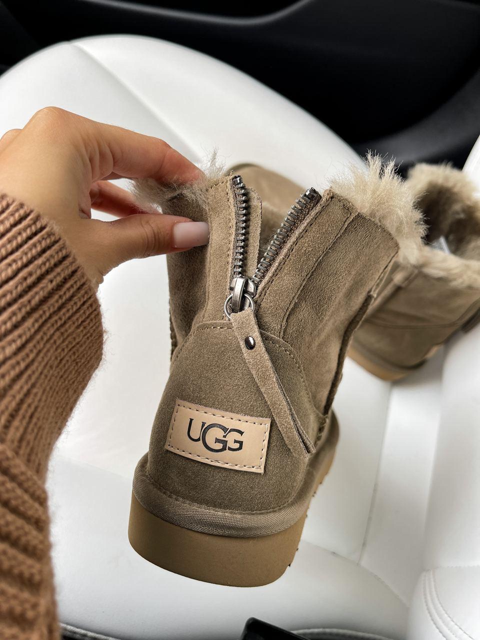 UGG Short ZIP Khaki