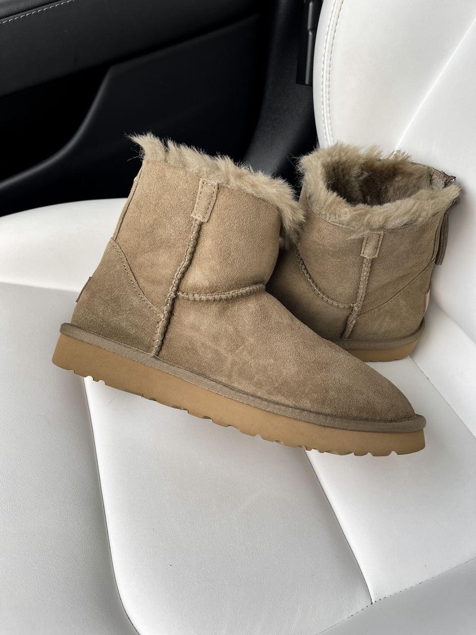 UGG Short ZIP Khaki