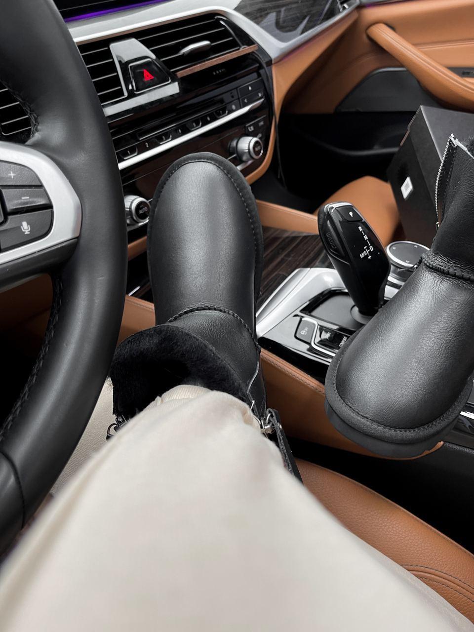 UGG Short ZIP leather Black v2
