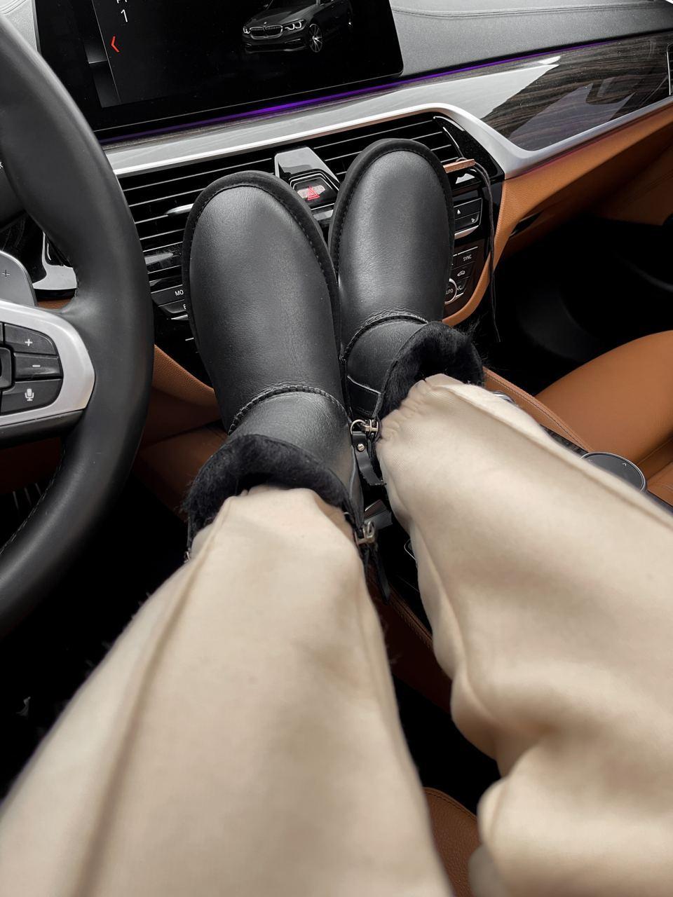 UGG Short ZIP leather Black v2