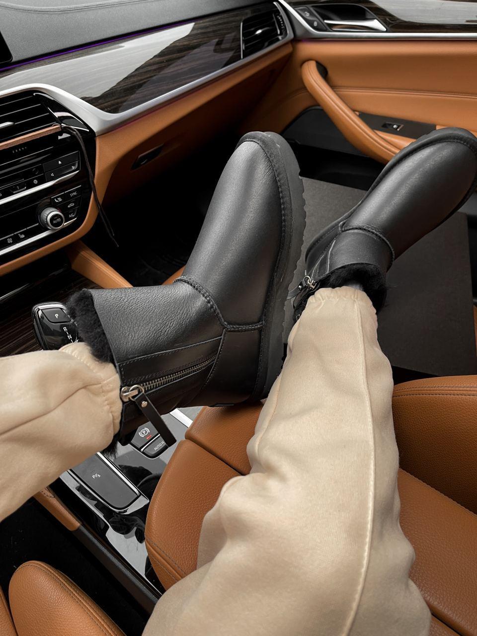 UGG Short ZIP leather Black v2