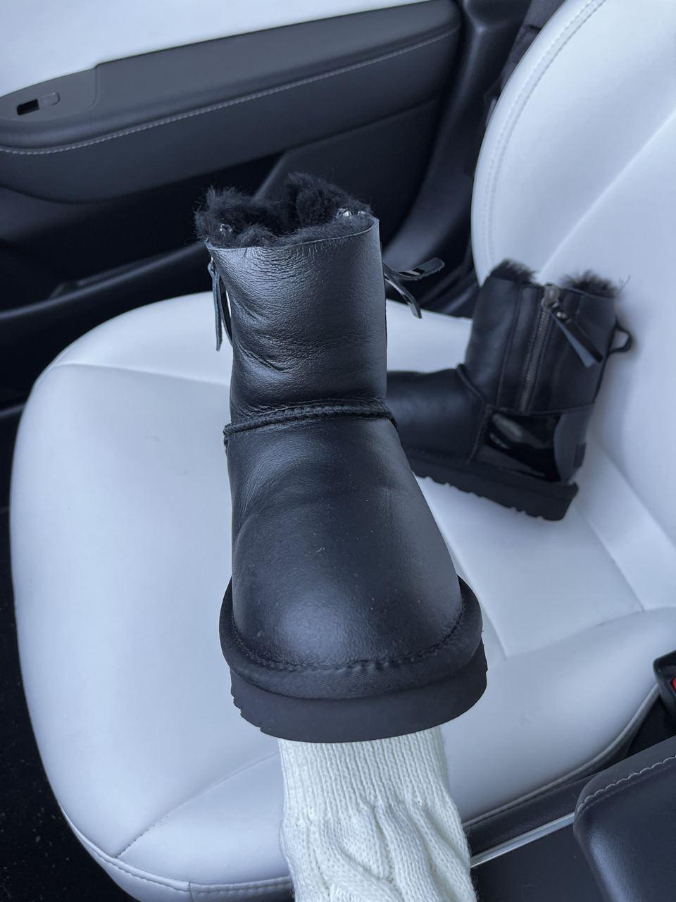 UGG Classic High Zip leather Black Lacquer