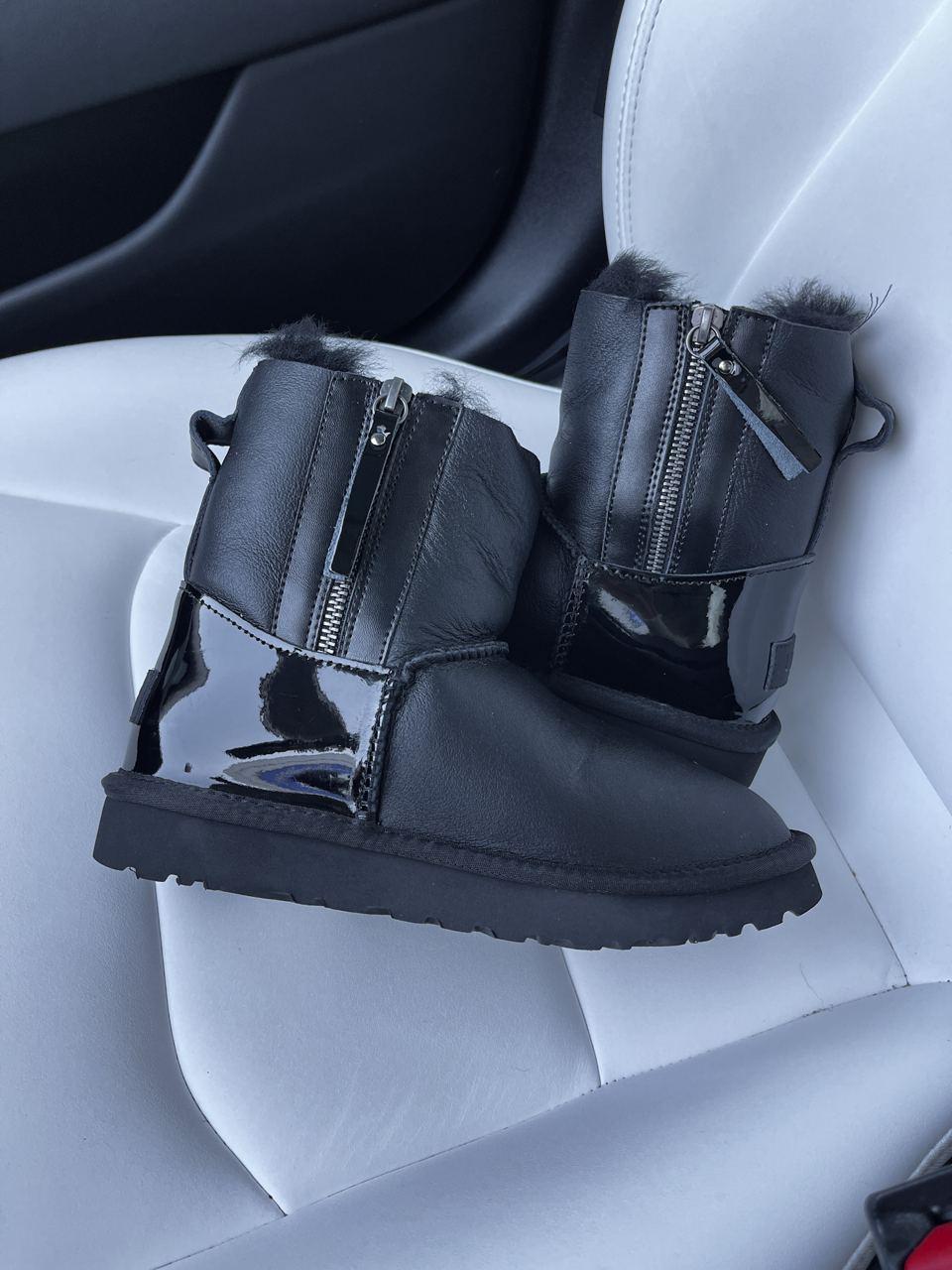 UGG Classic High Zip leather Black Lacquer