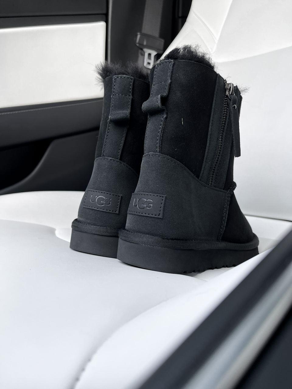 UGG Classic High Zip Black v4