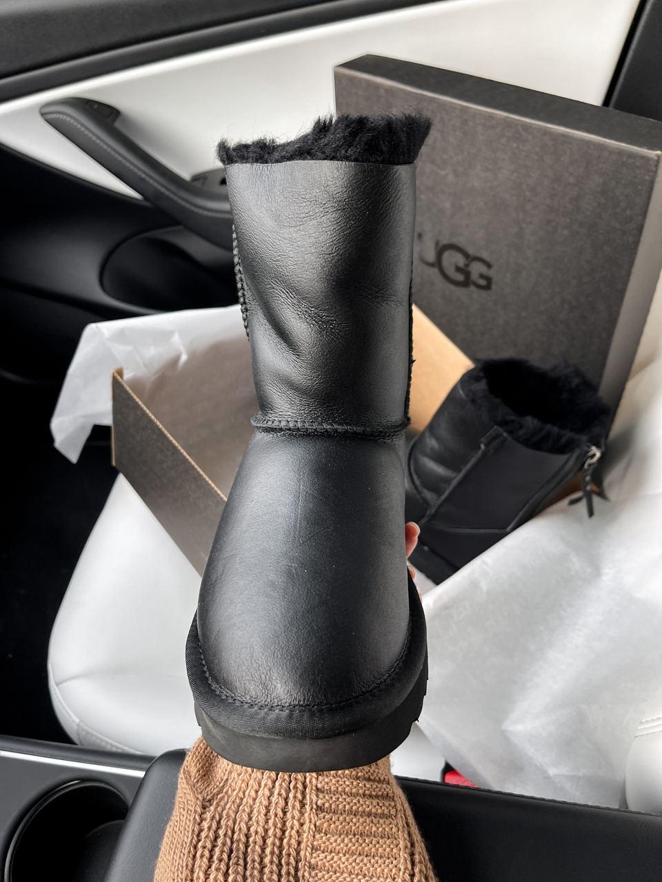 UGG Classic High Zip leather Black