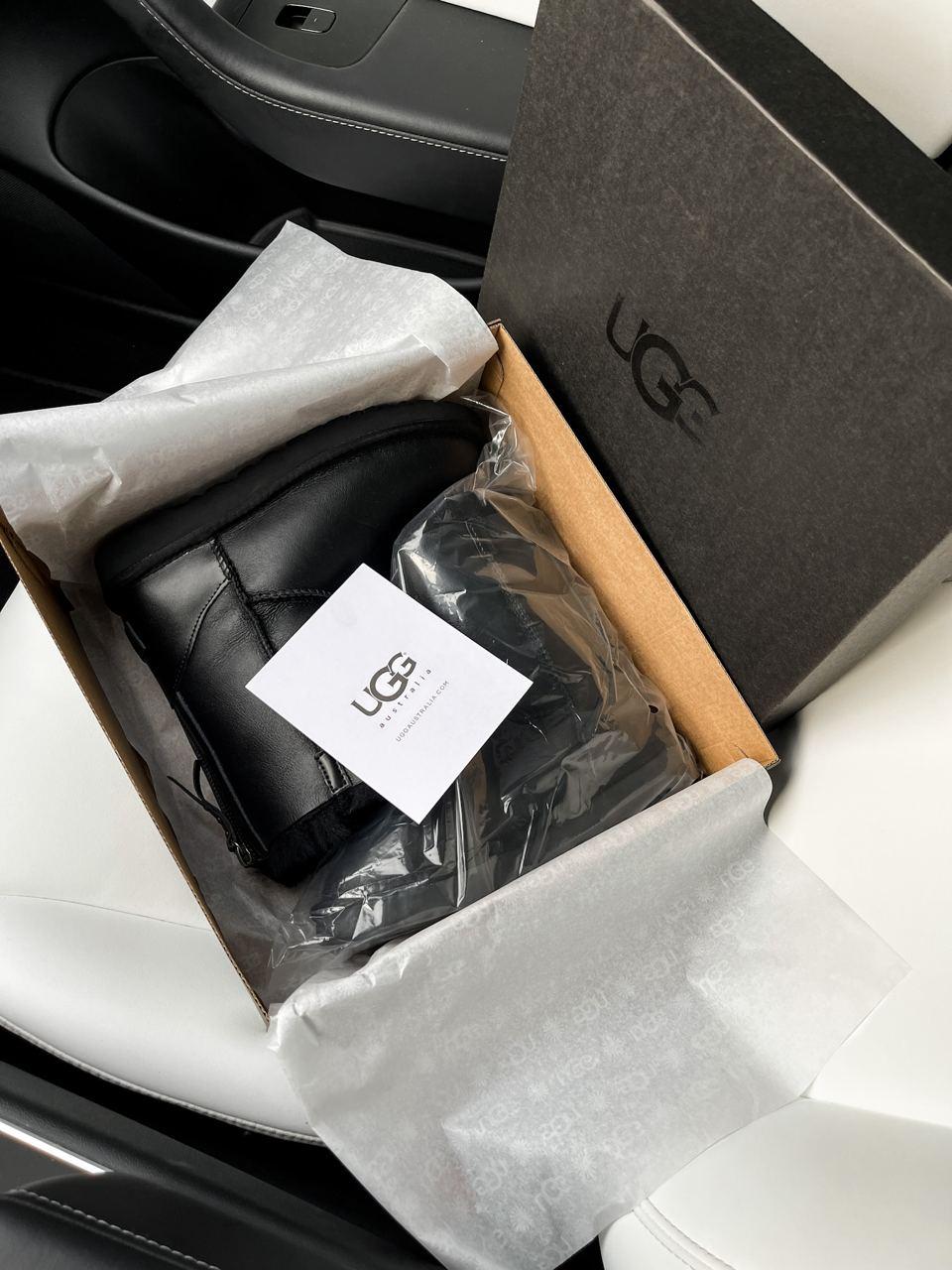 UGG Classic High Zip leather Black