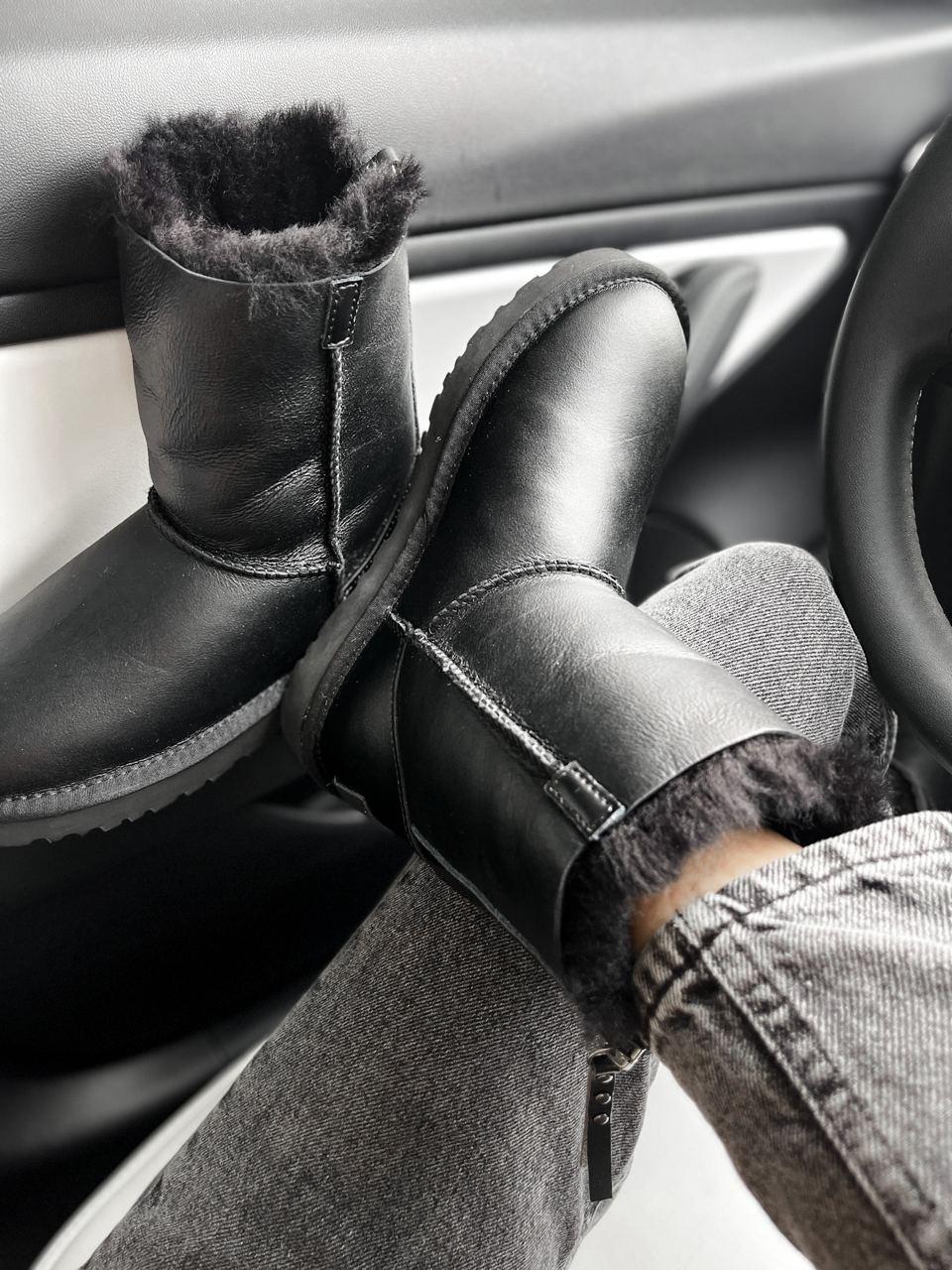 UGG Classic High Zip leather Black