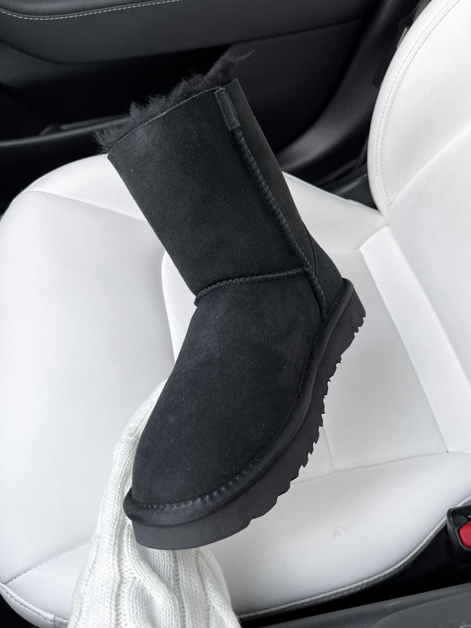 UGG Classic High Zip Black v5