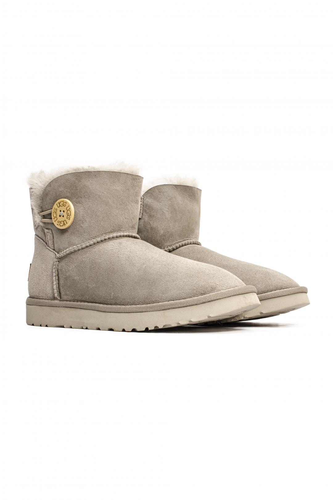 Ugg Mini Bailey Button Light Grey