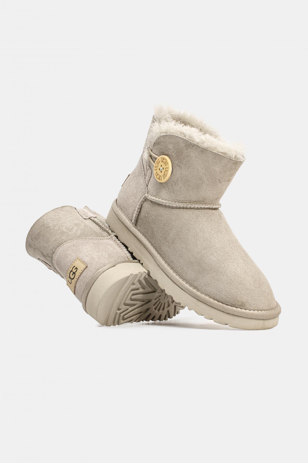 Ugg Mini Bailey Button Light Grey