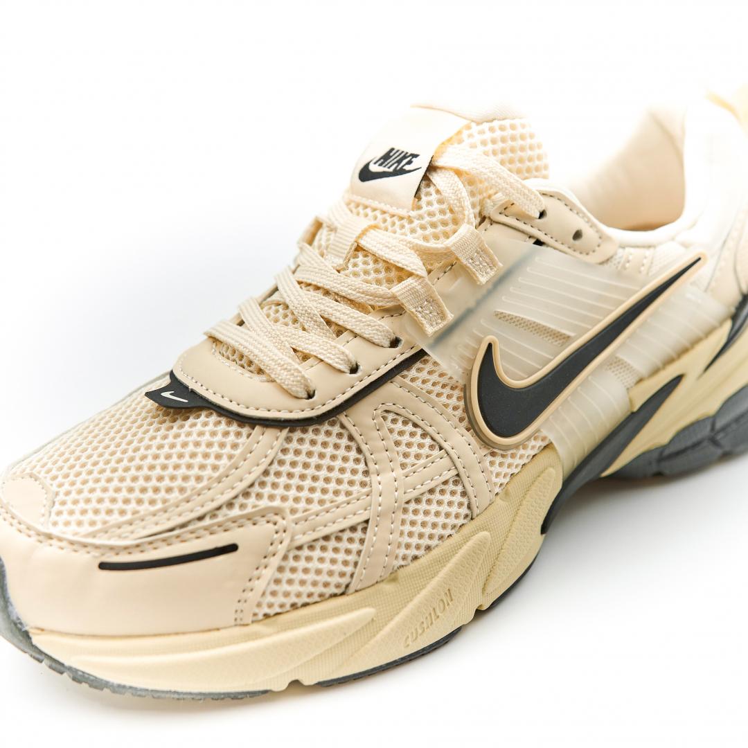 Nike Runtekk Beige