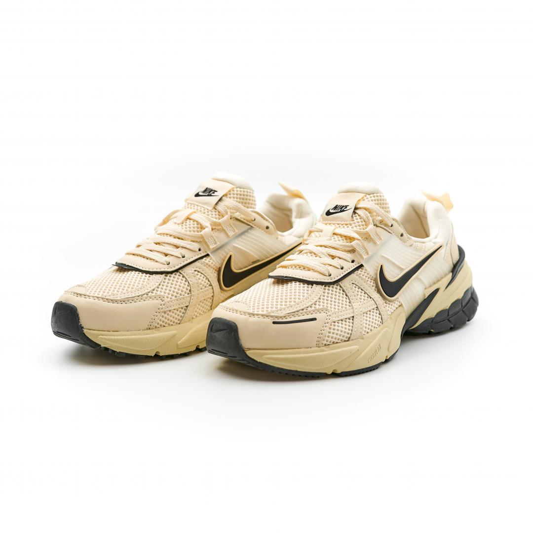 Nike Runtekk Beige
