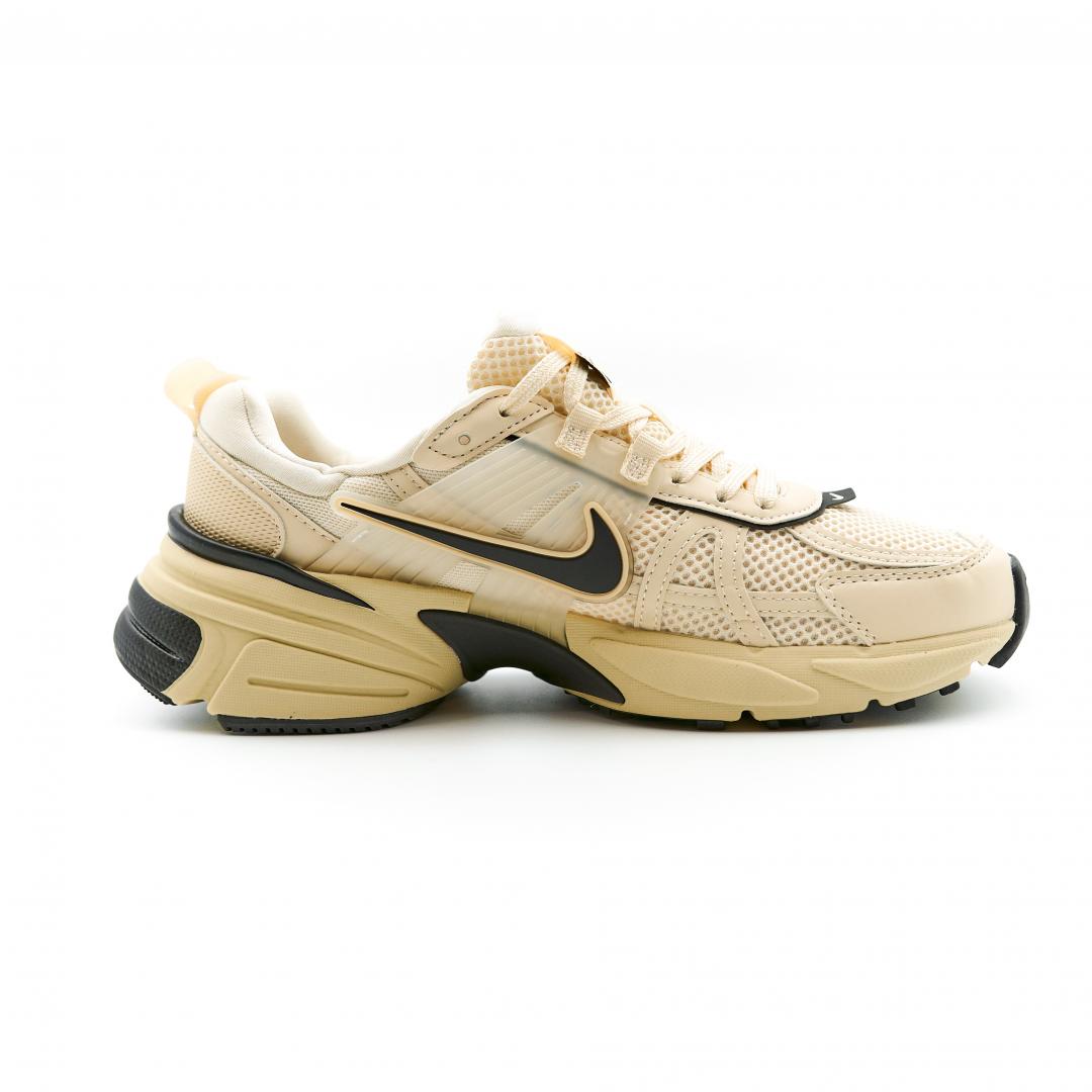 Nike Runtekk Beige