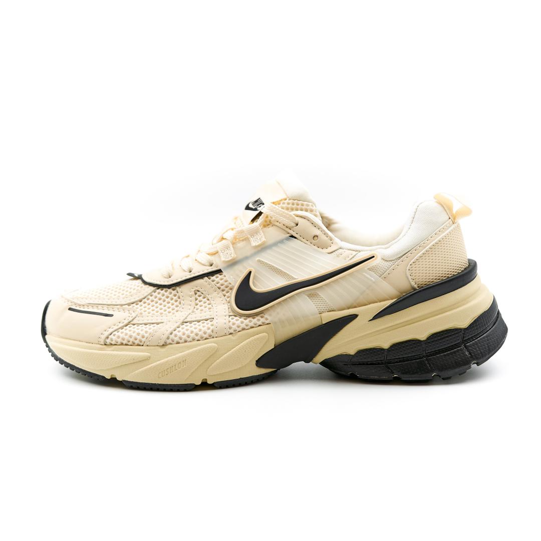 Nike Runtekk Beige