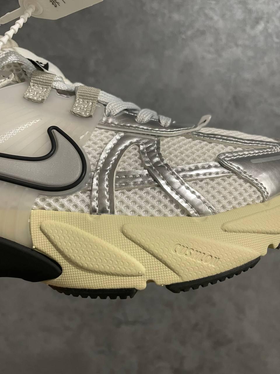 Nike V2K Runtekk Summit White Metallic Silver