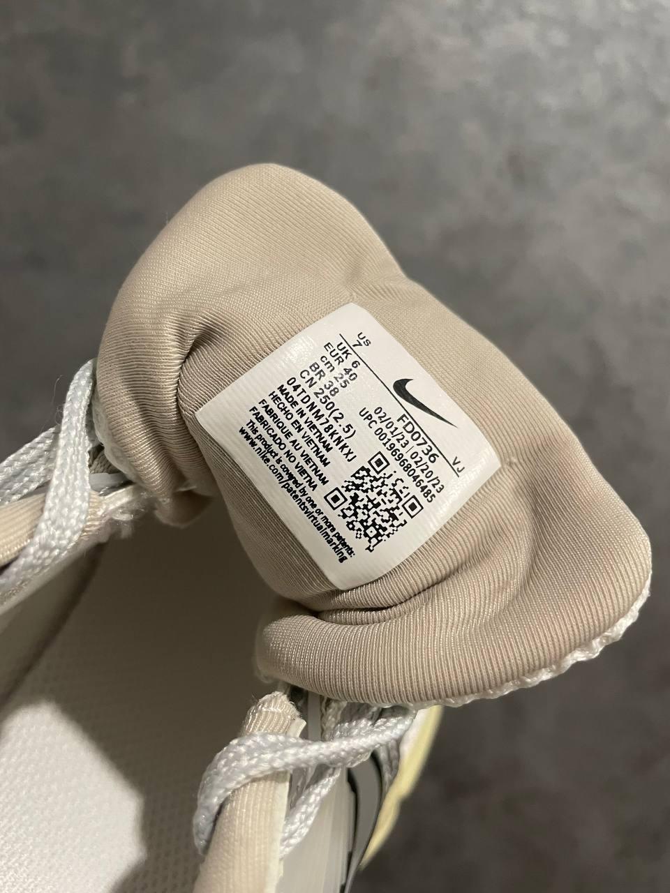 Nike V2K Runtekk Summit White Metallic Silver