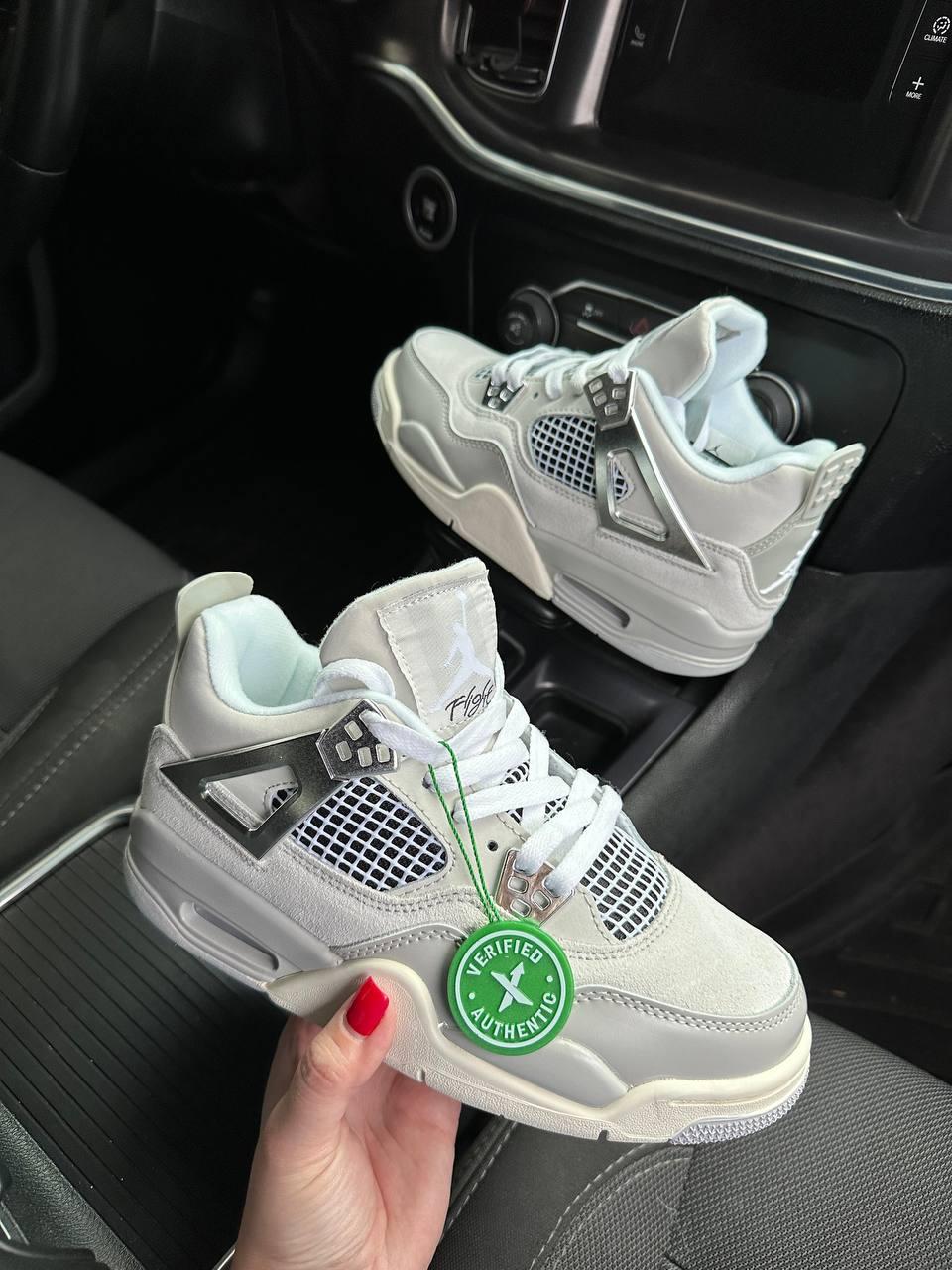 Air Jordan Retro 4 Frozen Moments