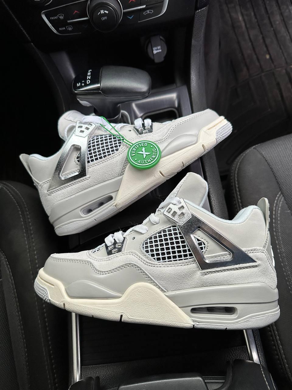 Air Jordan Retro 4 Frozen Moments