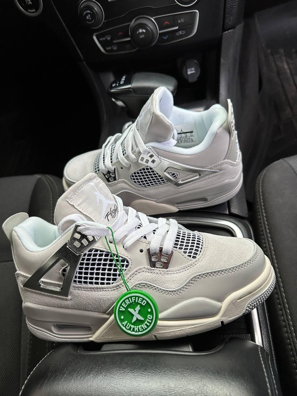 Air Jordan Retro 4 Frozen Moments