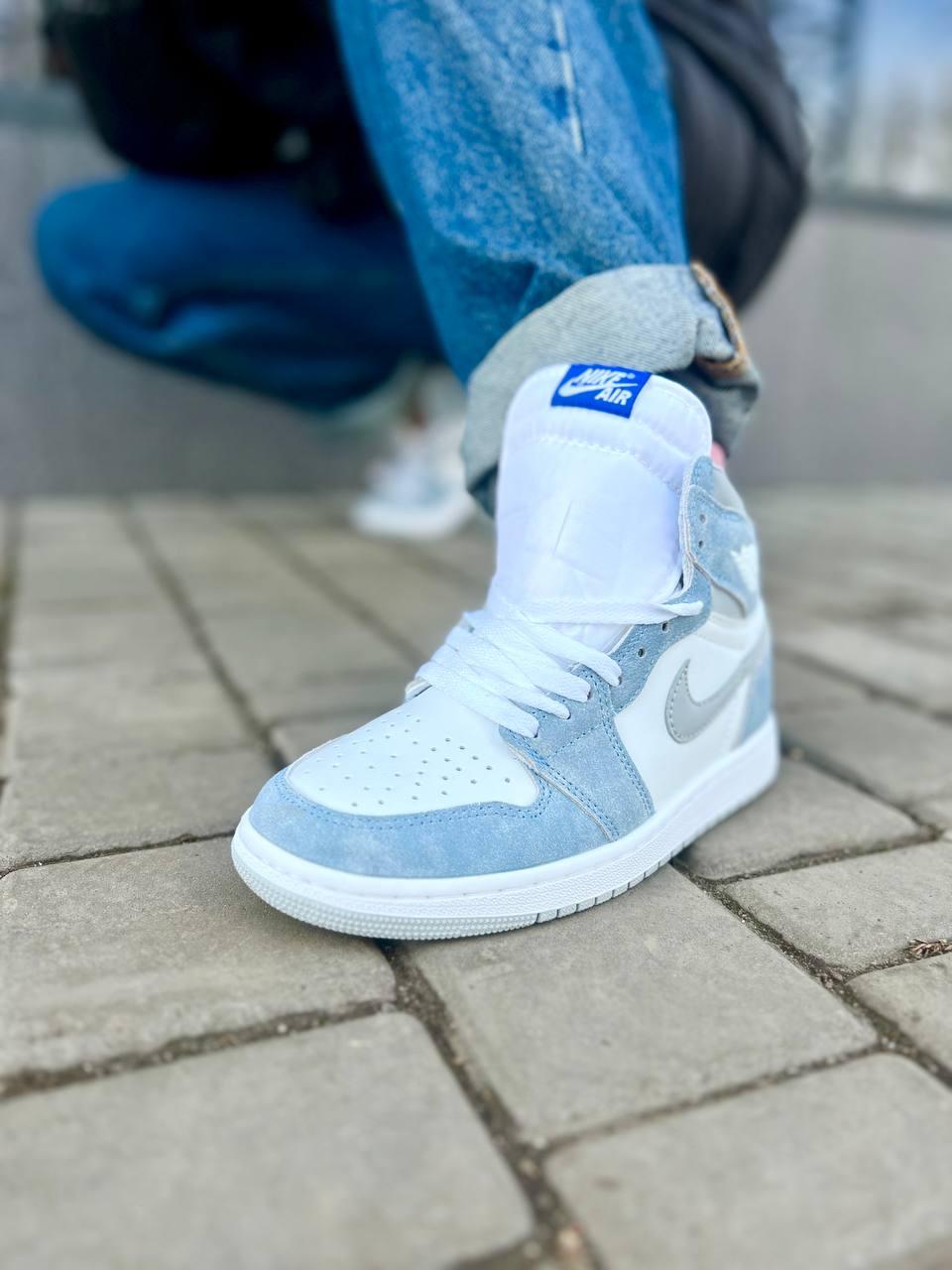 Air Jordan retro 1 Hyper Royal