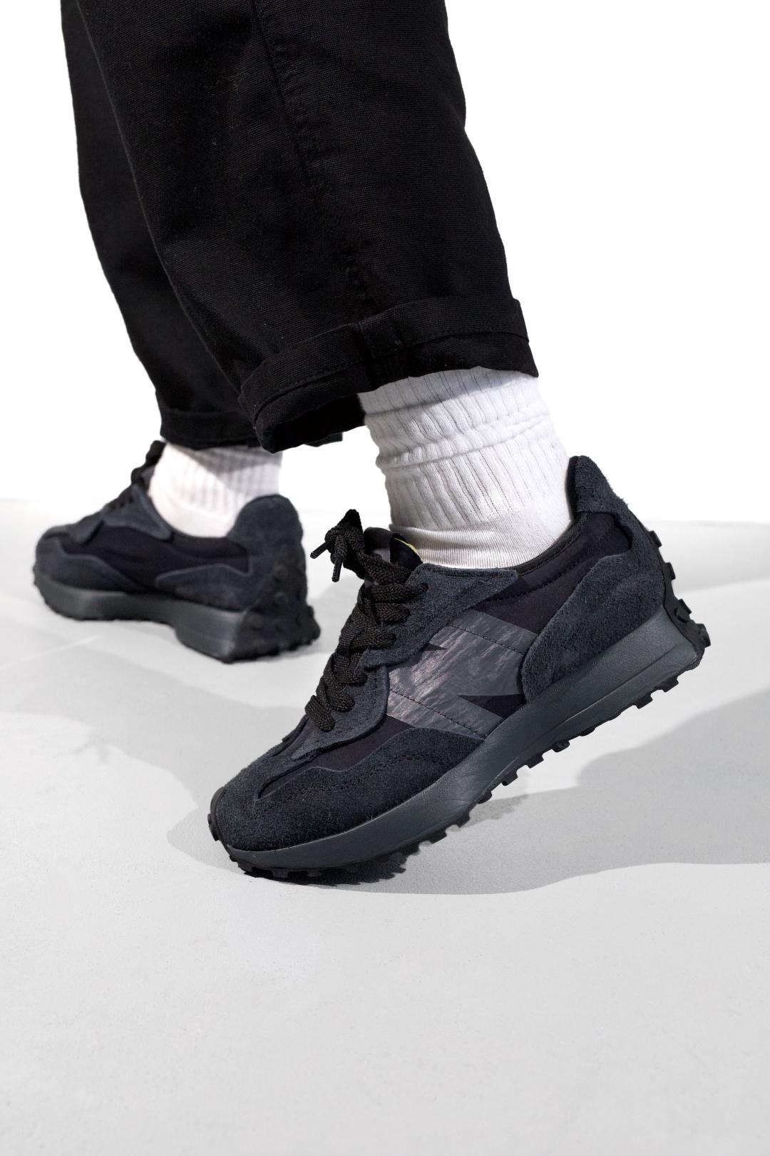 New Balance 327 Triple Black