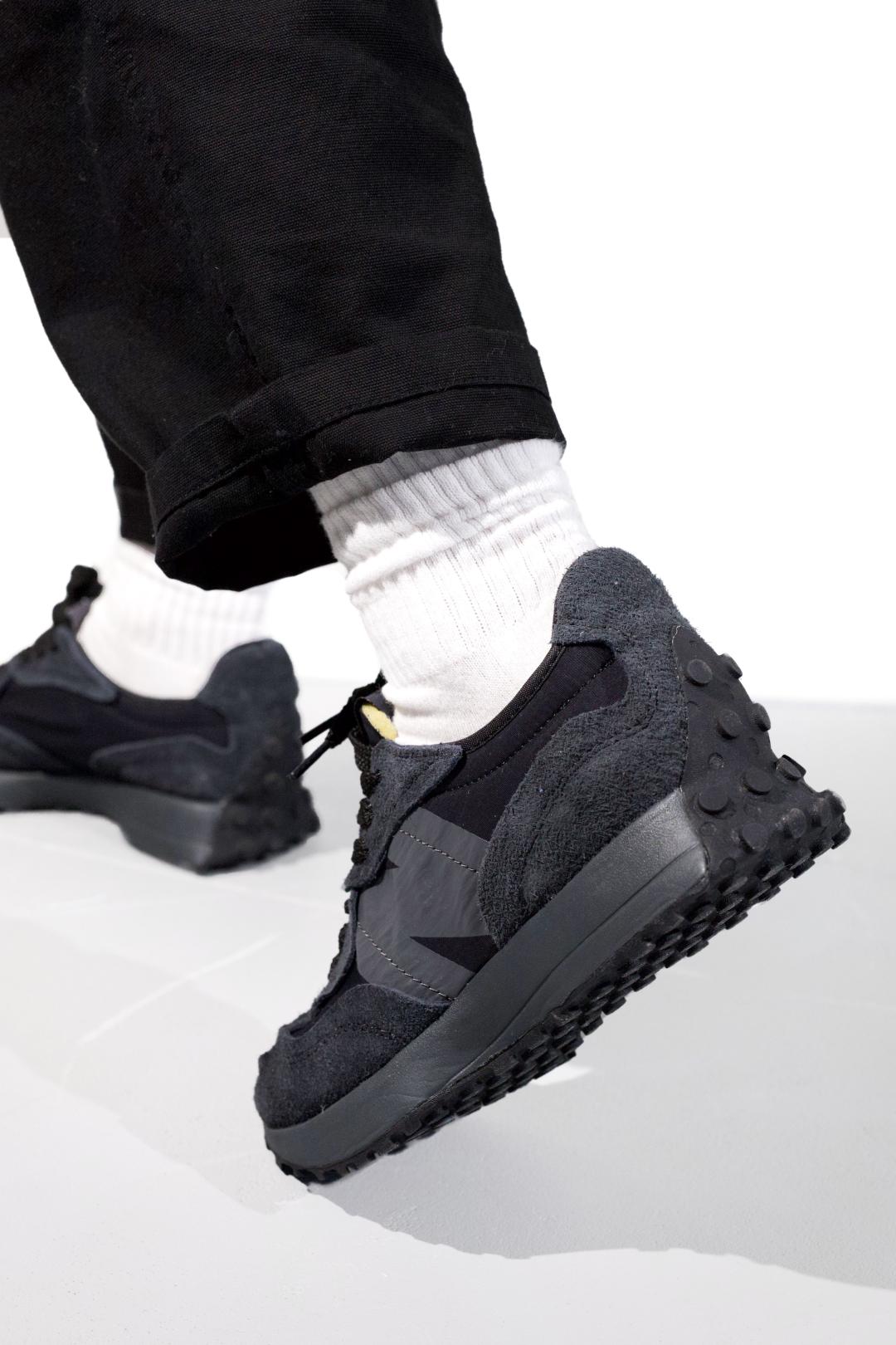 New Balance 327 Triple Black
