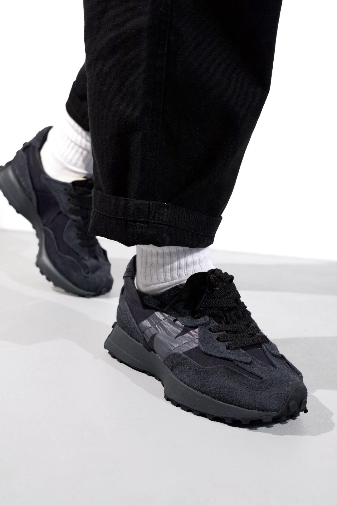 New Balance 327 Triple Black