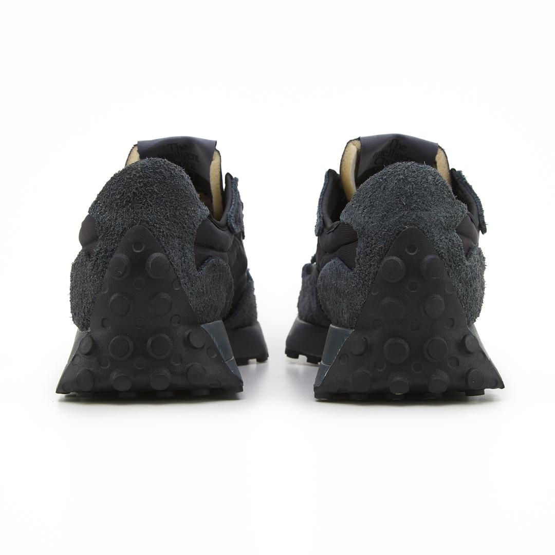 New Balance 327 Triple Black