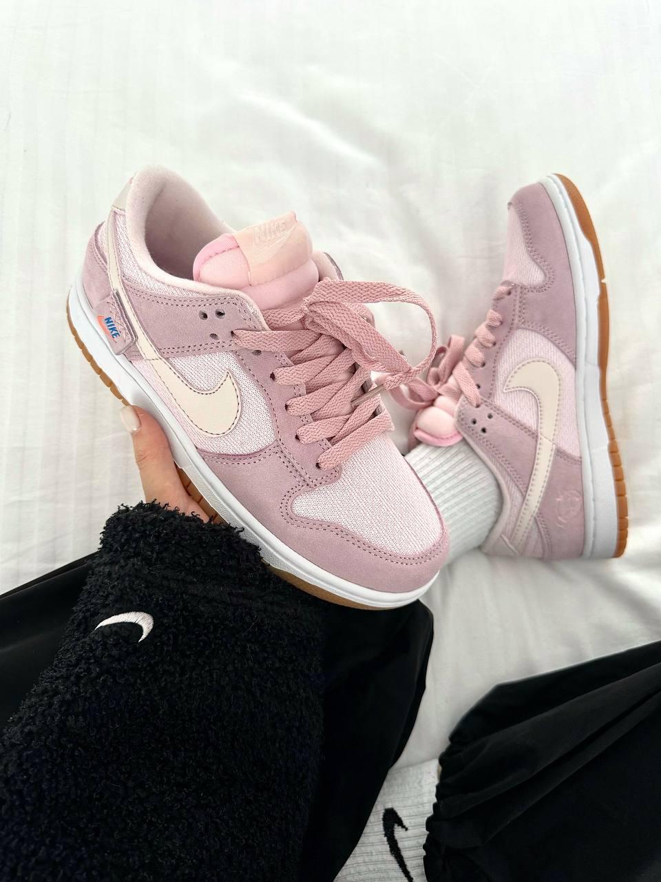 NIKE SB DUNK Low TEDDY BEAR PINK