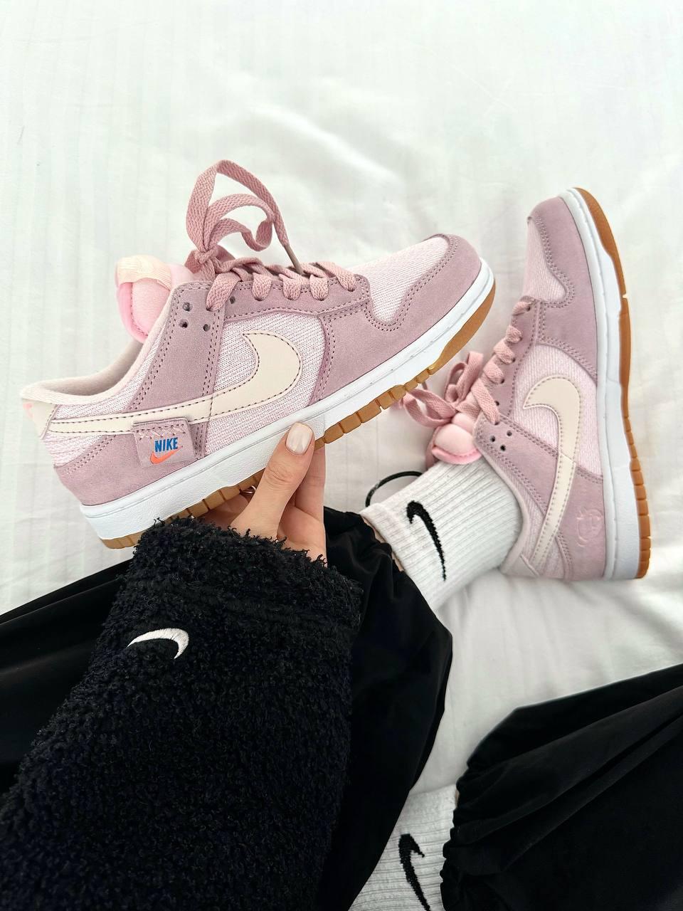 NIKE SB DUNK Low TEDDY BEAR PINK