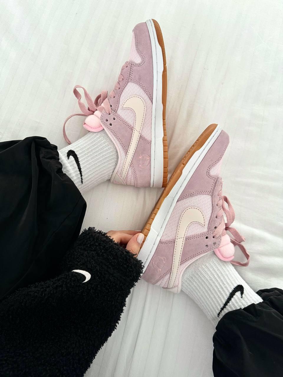 NIKE SB DUNK Low TEDDY BEAR PINK