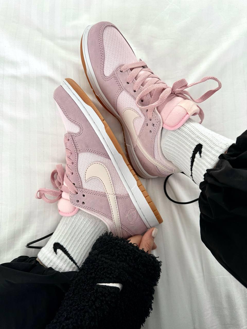 NIKE SB DUNK Low TEDDY BEAR PINK